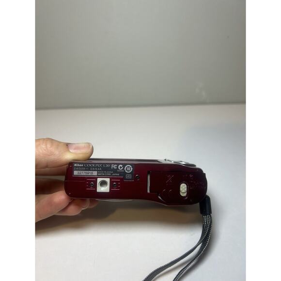 Nikon Coolpix L20 Red 10 Megapixels For Parts Not Working - Picture 5 of 8